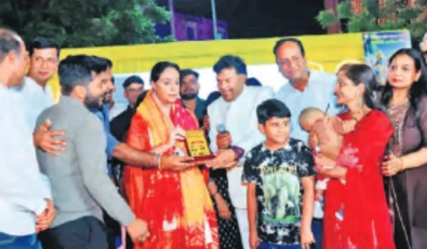 दिवाली कार्निवल में 1100 दीपकों से महाआरती