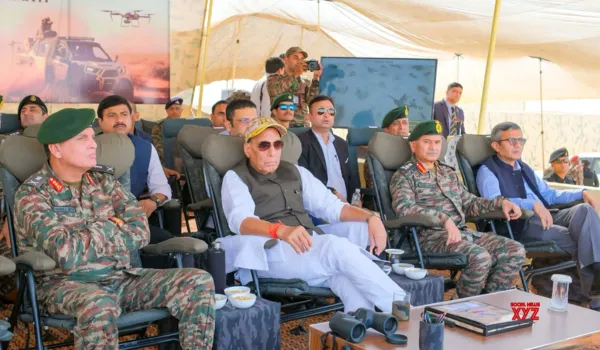 राजनाथ ने लिया सेना की ताकत का जायजा