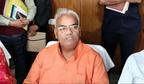 बच्चों की यूनिफॉर्म होगी एक जैसी, टाई को किया बाय-बाय