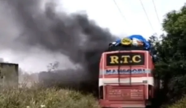 हाईटेंशन का कहर... जल उठी मजदूरों से भरी बस !