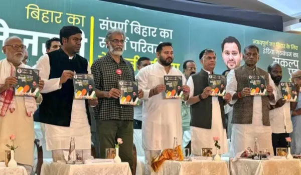 हर परिवार को एक नौकरी, वक्फ कानून पर रोक का वादा