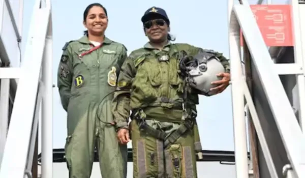 राष्ट्रपति ने राफेल में उड़ान भर दिखाया देश का गर्व