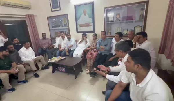 देर रात तक जयपुर कमिश्नरेट पर डटे रहे डोटासरा और कार्यकर्ता