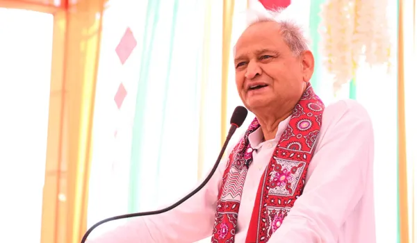 लोकतंत्र खत्म करना चाहती है BJP: गहलोत