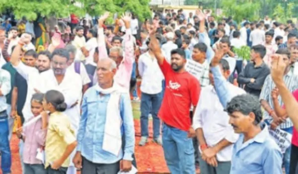 शहीद स्मारक पर गूंजे नारे... 'भर्ती रद्द नहीं, न्याय चाहिए'