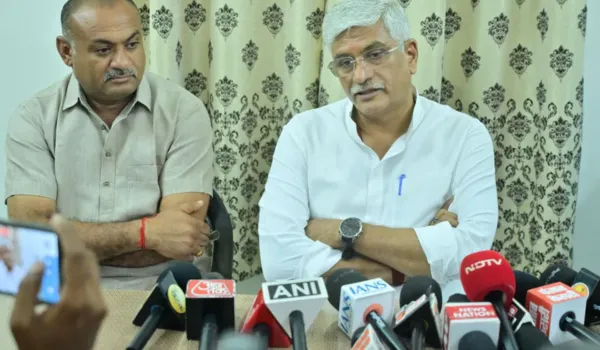 संविधान की दुहाई देने वाले ही भूल जाते हैं संवैधानिक भाषा की मर्यादा