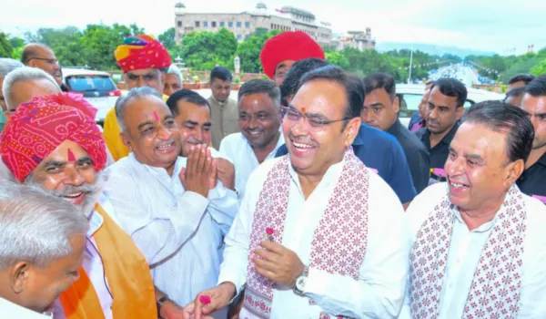 सत्र की हंगामेदार शुरुआत