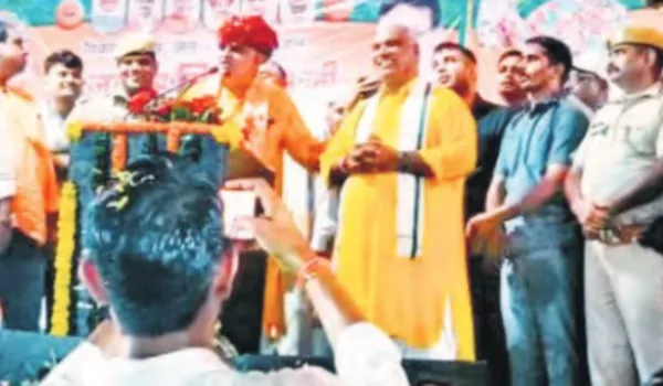 जड़खोर धाम पर उमड़ी प्रशंसकों की भीड़