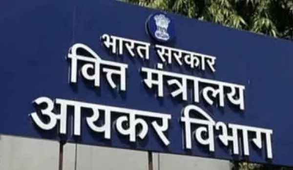 मेटल डिटेक्टर से पकड़ी तिजोरियों में छिपी नकदी और ज्वैलरी