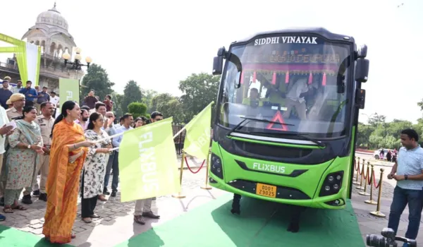 डिप्टी सीएम दीया कुमारी ने फ्लिक्स बस को दिखाई हरी झंडी