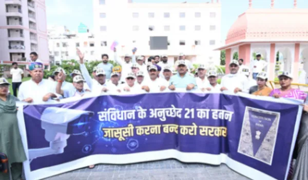 कैमरा निगरानी पर बवाल, कांग्रेस ने दोहराई भाजपा जैसी सियासत