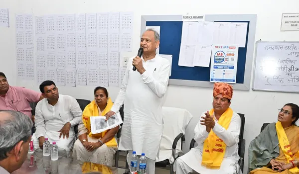 गहलोत ने खटीक समाज के छात्रों से किया संवाद