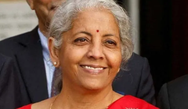 उपभोक्ताओं की जेब में आएगा ज्यादा पैसा: सीतारमण