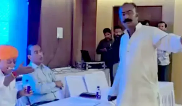 पूर्व पार्षद ने JEN को धमकाया, हरकत देख MLA ने फटकारा