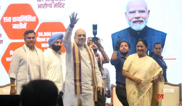 घुसपैठियों की मदद से चुनाव जीतना चाहती है कांग्रेसः शाह