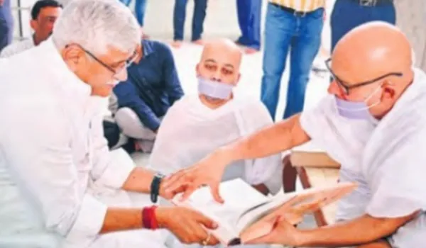 गजेंद्र सिंह शेखावत ने लिया आचार्यश्री से आशीर्वाद