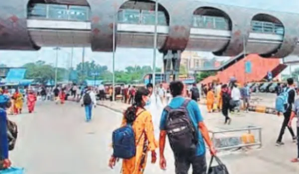 कागजों में अटका मेट्रो-रेलवे स्काईवॉक, यात्री रोजाना परेशान