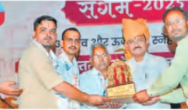 सिस्टम के साइलेंट आर्किटेक्ट हैं कर्मचारी