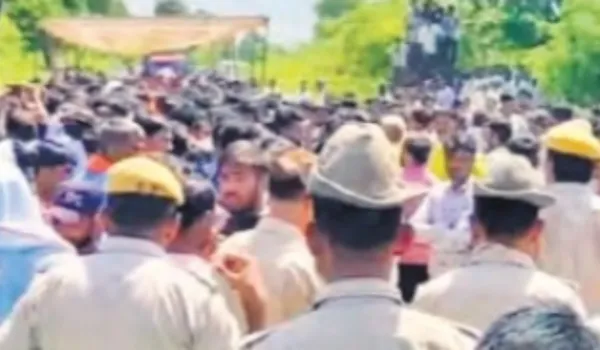 गोवंश की हत्या के विरोध में धरना-जाम