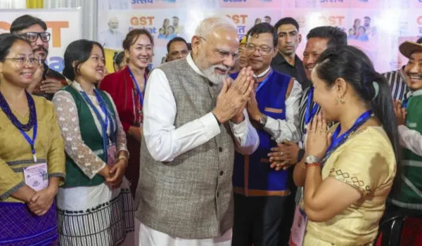 कठिन विकास कार्यों को हाथ नहीं लगाना कांग्रेस की 'आदत'
