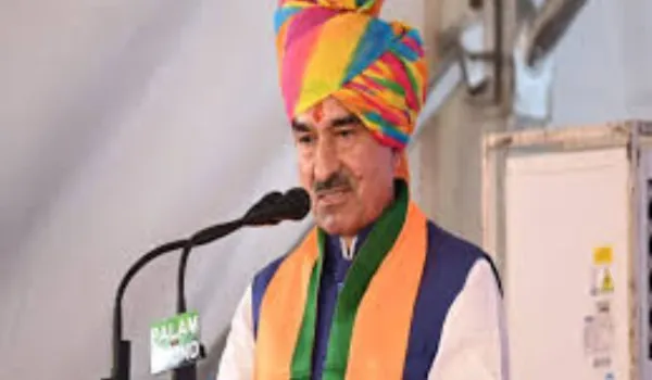 मदन राठौड़ ने घर-घर बांटे पीले चावल