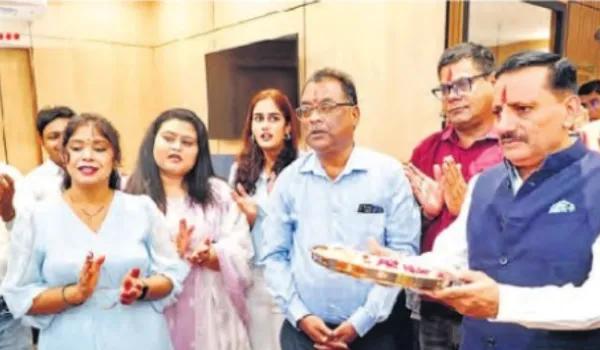 गणेश पूजन कर मनाई पहली वर्षगांठ, नए मुकाम छूने का लिया संकल्प