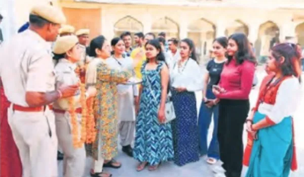 जयपुर में सैलानियों का राजस्थानी ठाट-बाट से स्वागत