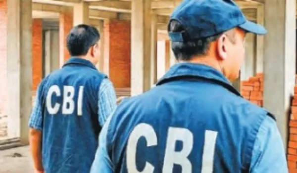 तीन महानगरों में CBI के छापे