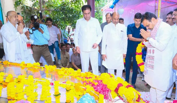 सीएम व स्पीकर ने दी श्रद्धांजलि, परिजनों को बंधाया ढांढस