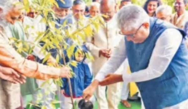 भूपेंद्र यादव ने कान्हा शांति वनम में लगाया 10 लाखवां पौधा